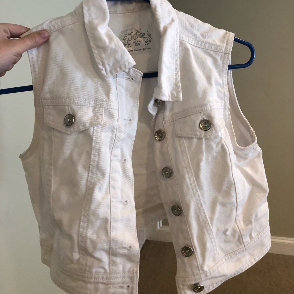JUSTICE WHITE VEST